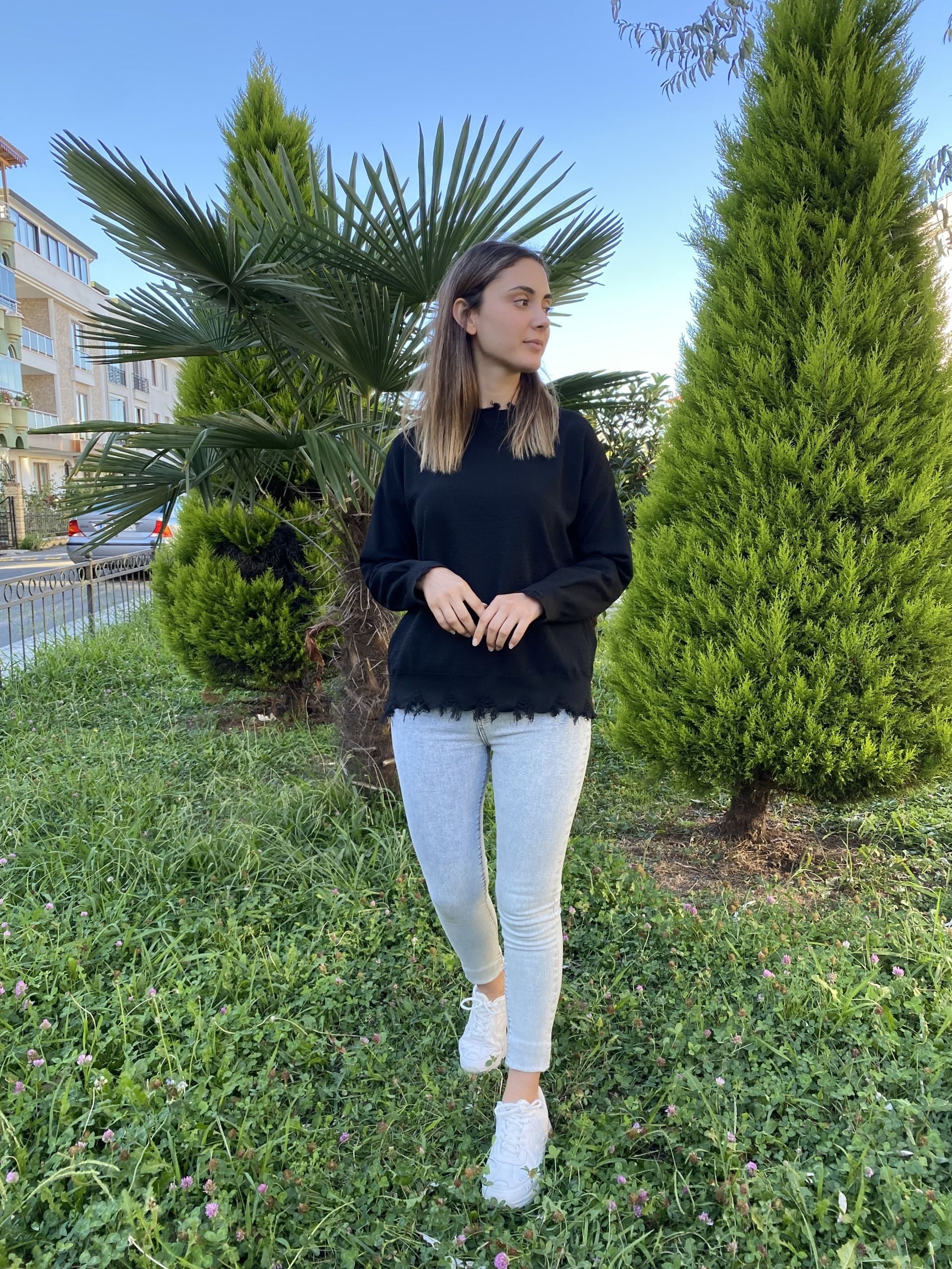 Siyah Dikiş Detay Kazak - Görsel 2
