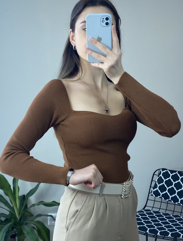 Kahve Kalp Yaka Triko