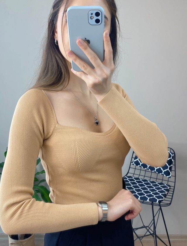 Bej Kalp Yaka Triko