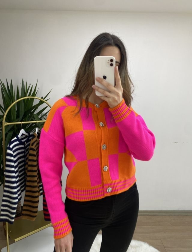 Taş Düğmeli Mango Model Hırka