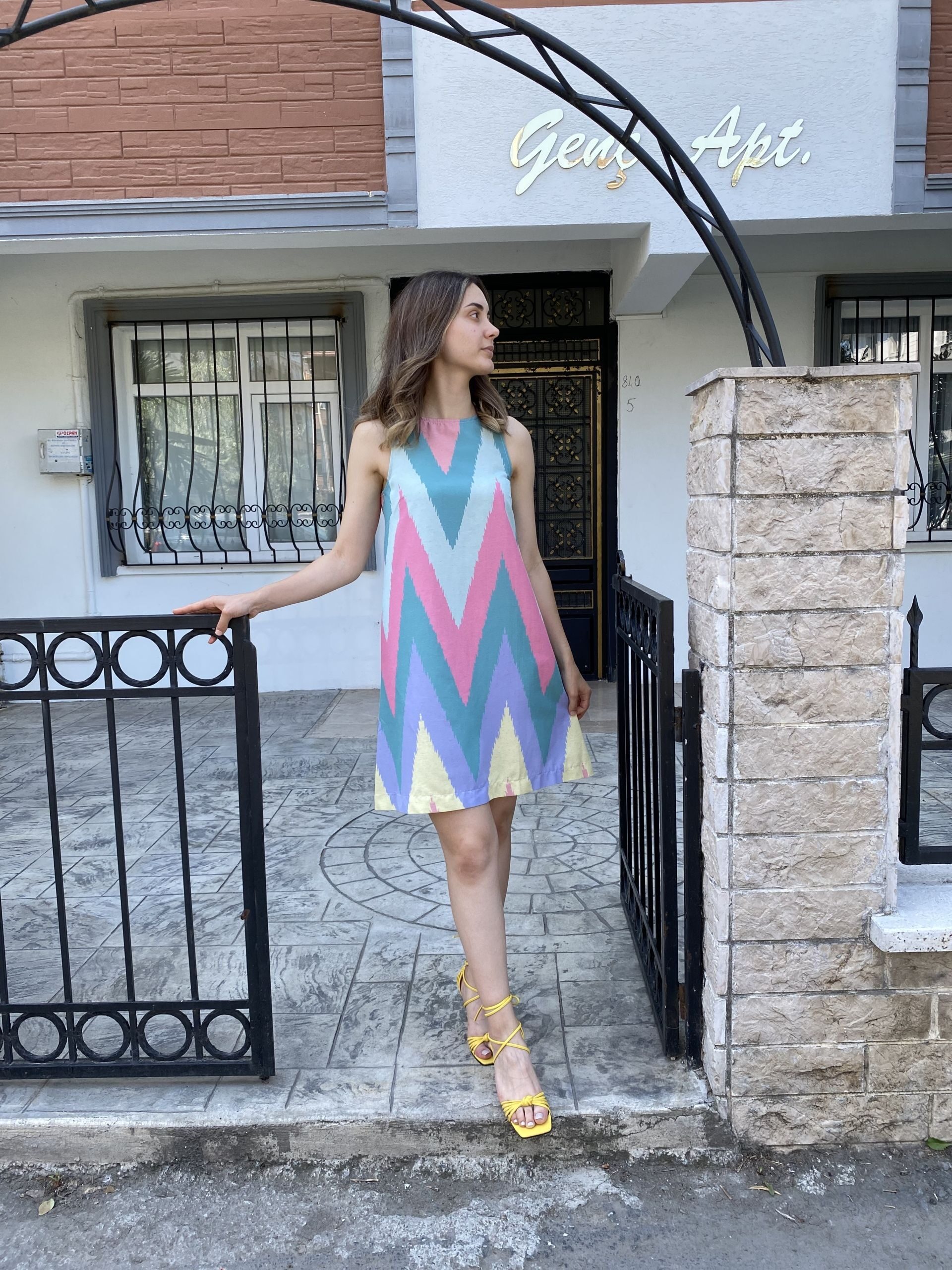 Halter Yaka Asimetrik Çan Elbise - Görsel 6