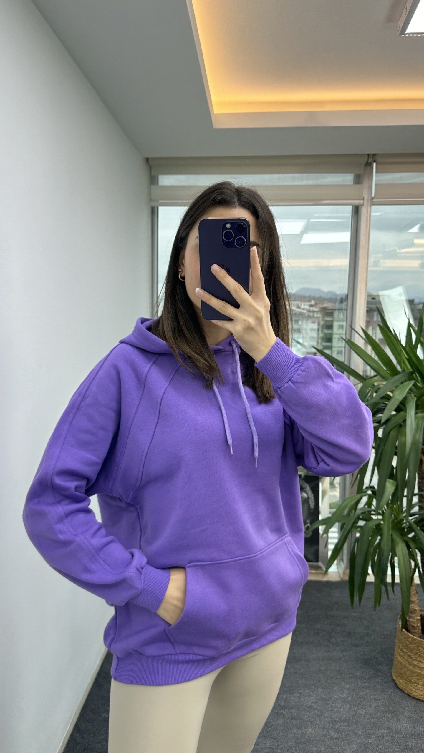 Mor Dikişli Kapşonlu Sweat - Görsel 5