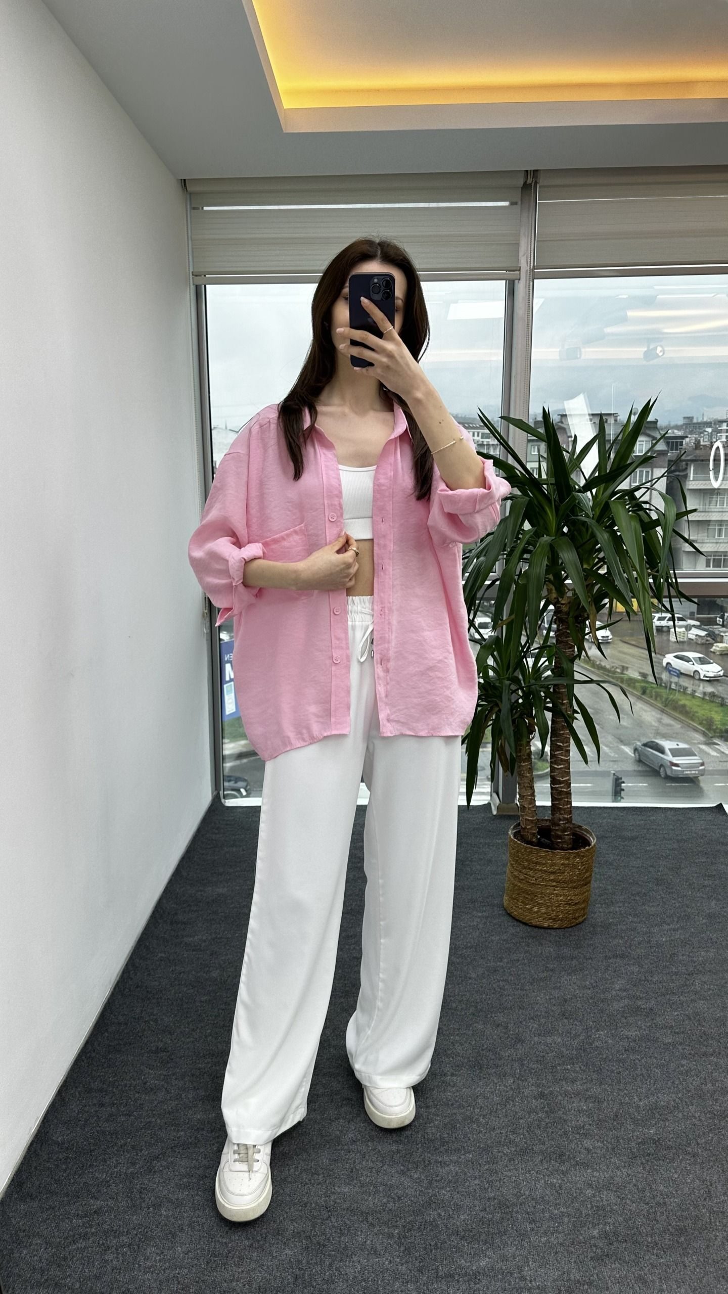 Toz Pembe Düşük Omuz Oversize Gömlek - Görsel 3