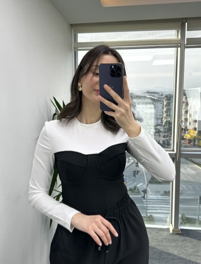 Siyah/Beyaz Büstiyer Detay Bluz
