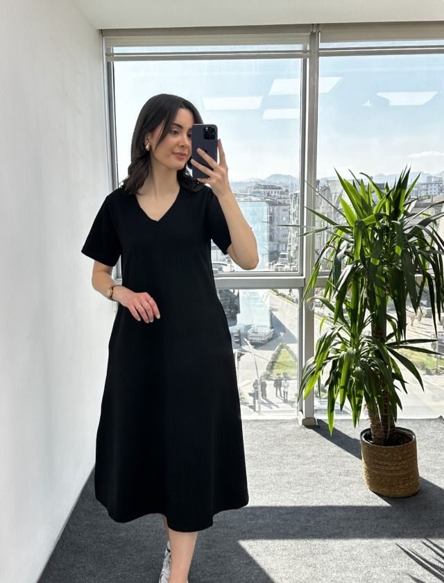 Siyah Yırtmaçlı Basic Elbise