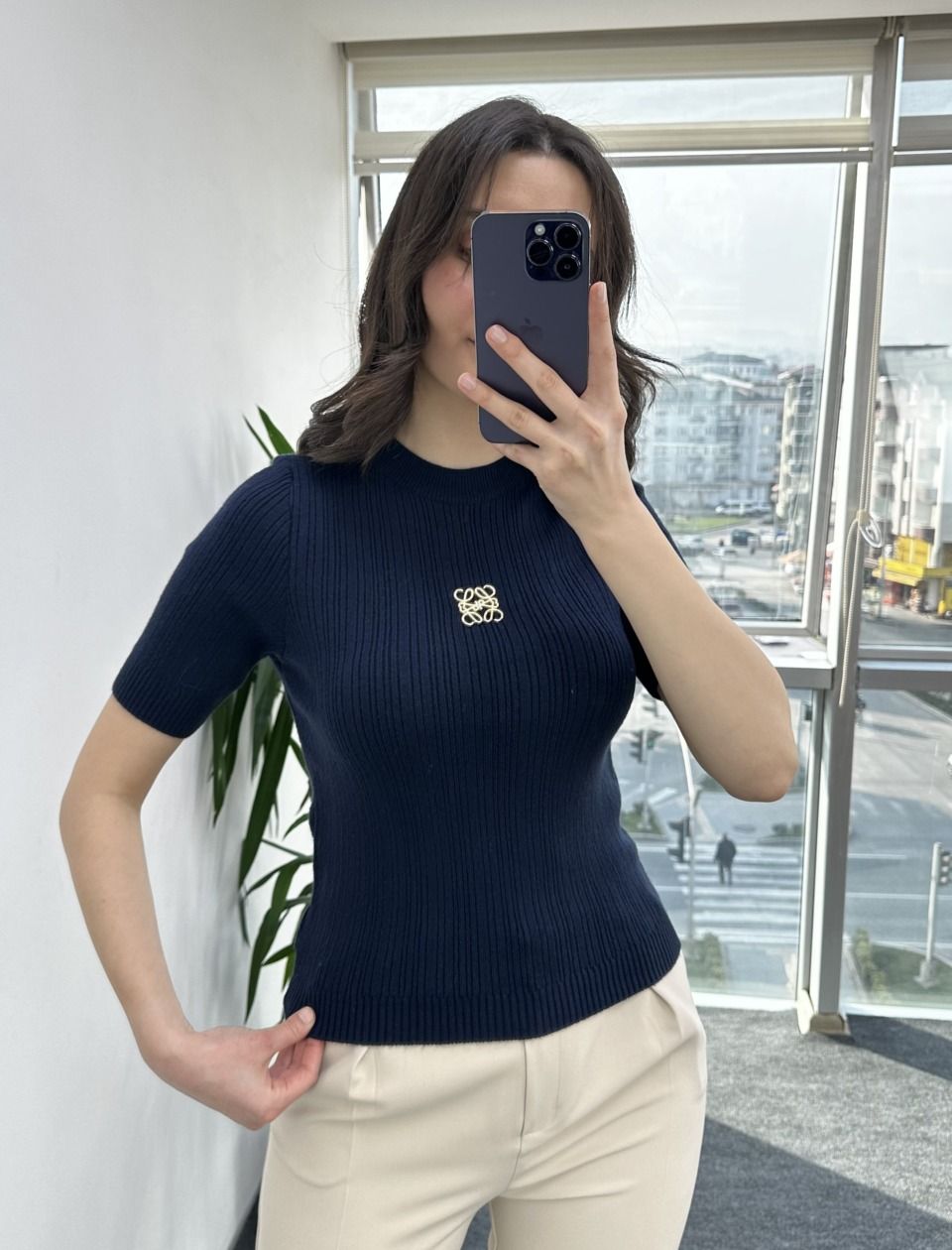 Lacivert Marka Model Broşlu Triko - Görsel 3