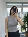 Gri halter Yaka Atlet